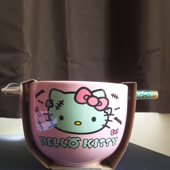 Hello Kitty 🎃💕 | Halloween Bowl & Plate Set - Picture 3 of 5